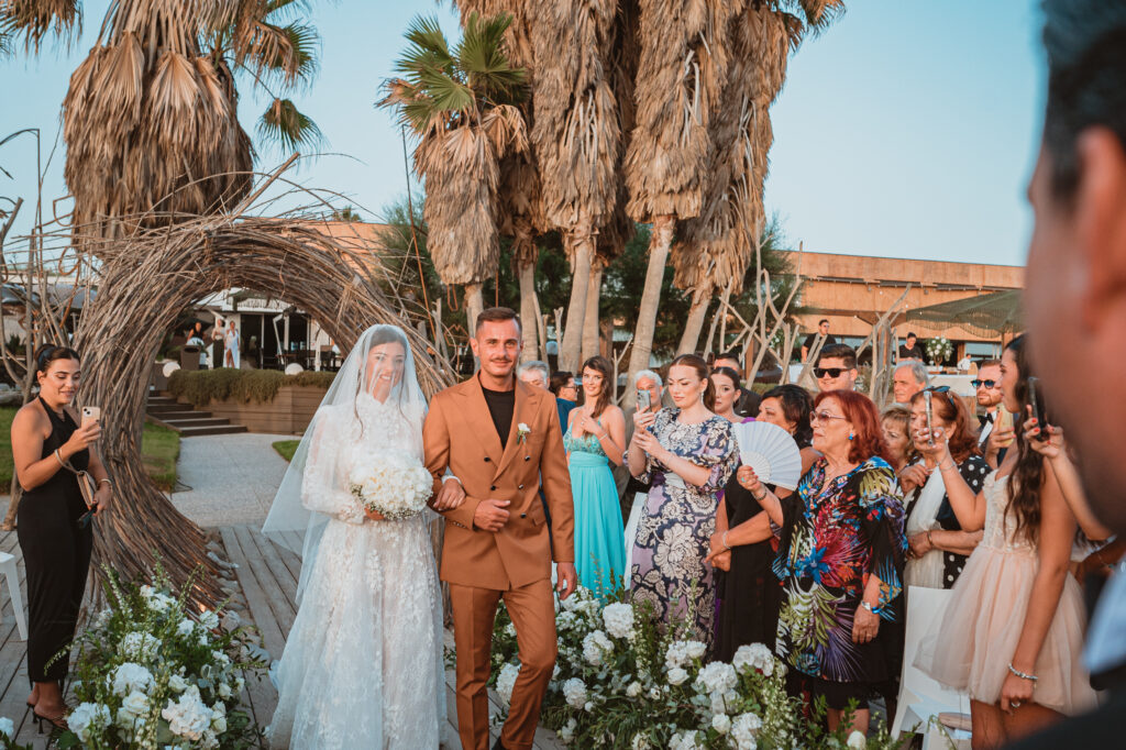 Arrivo della Sposa all'Altare Nuziale sulla Spiaggia